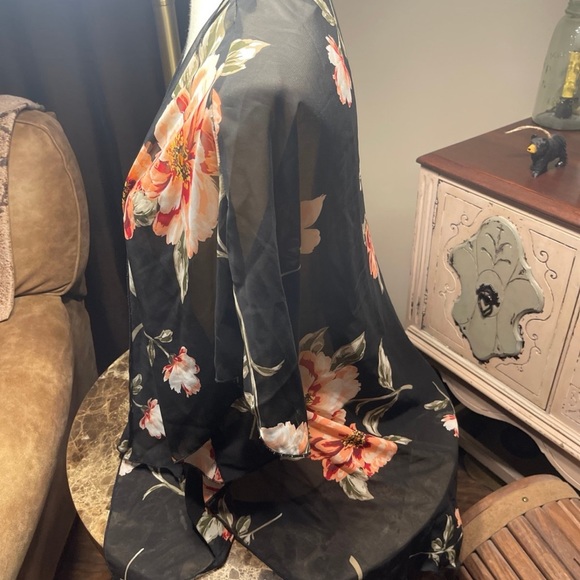Emory Park Floral Kimono - Picture 4 of 6
